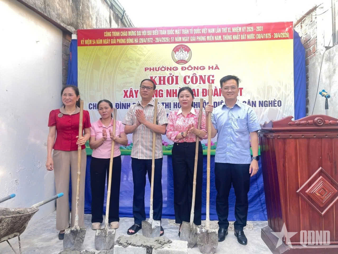 Nữ bí thư chi bộ 